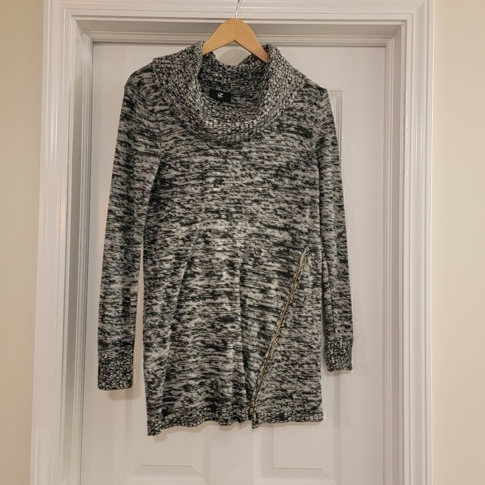 IZ Byer Sweater Dress Diagonal zipper size medium